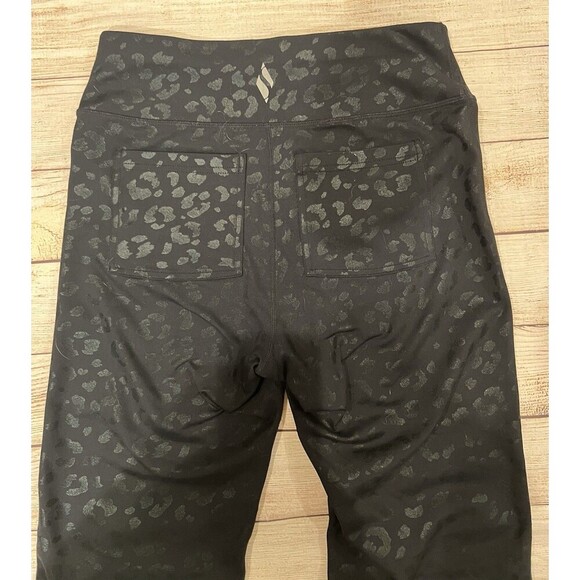 Skechers black leopard print flare leg stretch pull on pants Size Medium - Picture 4 of 5